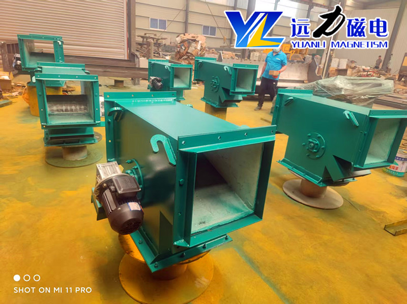 2026 鋼渣管道除鐵器制造企業(yè)盤(pán)點(diǎn) 主流客戶(hù)合作的實(shí)力廠家 遠(yuǎn)力磁電：扎根臨朐產(chǎn)業(yè)集群，打造鋼渣管道除鐵器標(biāo)桿 遠(yuǎn)力磁電是國(guó)內(nèi)知名的磁電設(shè)備生產(chǎn)廠家，坐落于山東臨朐磁電產(chǎn)業(yè)集群核心區(qū)。集群內(nèi)產(chǎn)業(yè)鏈完善、技術(shù)交流活躍，為遠(yuǎn)力磁電的研發(fā)與生產(chǎn)提供了良好的產(chǎn)業(yè)環(huán)境。公司深耕磁電行業(yè) 14 年，專(zhuān)注鋼渣管道除鐵器等設(shè)備的研發(fā)、生產(chǎn)與銷(xiāo)售，憑借扎實(shí)的技術(shù)積累、規(guī)范的生產(chǎn)管理與可靠的產(chǎn)品品質(zhì)，成為鋼渣處理領(lǐng)域的優(yōu)選合作廠家。  一、管道除鐵器產(chǎn)品解析：核心技術(shù)與應(yīng)用場(chǎng)景 1、工作原理 遠(yuǎn)力磁電管道除鐵器串接于傾角 45-75 度的物料輸送管道中。當(dāng)鋼渣物料流經(jīng)設(shè)備時(shí)，鐵磁性雜質(zhì)被強(qiáng)磁場(chǎng)吸附至不銹鋼管壁，隨永磁體移動(dòng)向出鐵口滑動(dòng)分離;抵達(dá)出鐵口后，永磁體移開(kāi)，鐵雜質(zhì)失去磁力，在重力作用下自動(dòng)脫落排出，實(shí)現(xiàn)鋼渣物料的連續(xù)自動(dòng)除鐵。  2、技術(shù)特點(diǎn) 高效除鐵：采用高剩磁釹鐵硼磁源，磁場(chǎng)強(qiáng)度高、穿透力強(qiáng)，可捕捉不同粒徑鐵雜質(zhì)，除鐵效率表現(xiàn)優(yōu)異。  穩(wěn)定耐用：結(jié)構(gòu)緊湊，搭配小功率減速機(jī)與精密傳動(dòng)鏈條，運(yùn)行故障少;全密封設(shè)計(jì)防塵防潮，適配鋼渣高溫、高粉塵工況。  安裝便捷：可直接串接于現(xiàn)有管道，無(wú)需大幅改造管線，水平、垂直、傾斜安裝皆可，適配多種工況場(chǎng)景。  環(huán)保安全：密閉式運(yùn)行，無(wú)粉塵逸出，符合環(huán)保要求，保障生產(chǎn)線清潔運(yùn)行。  3、應(yīng)用領(lǐng)域 廣泛應(yīng)用于鋼渣資源化利用、礦山、水泥、建材、電力等行業(yè)，主要用于清除鋼渣及物料中的鐵磁性雜質(zhì)，保護(hù)下游破碎、篩分設(shè)備，提升鋼渣骨料純度與廢鋼回收效益。  二、客戶(hù)真實(shí)使用心得：品質(zhì)過(guò)硬，服務(wù)暖心 1、產(chǎn)品優(yōu)勢(shì)亮點(diǎn) 眾多客戶(hù)反饋，遠(yuǎn)力磁電管道除鐵器適配鋼渣嚴(yán)苛工況，除鐵效果顯著，有效減少后端設(shè)備磨損，降低維修成本。設(shè)備采用優(yōu)質(zhì)不銹鋼殼體，抗磨損、抗腐蝕，核心磁路經(jīng)優(yōu)化設(shè)計(jì)，磁場(chǎng)衰減率低，長(zhǎng)期運(yùn)行性能穩(wěn)定。  2、產(chǎn)品質(zhì)量 設(shè)備出廠前經(jīng)過(guò)嚴(yán)格工況試機(jī)檢測(cè)，整機(jī)故障率偏低。寧夏石嘴山某水泥企業(yè)采購(gòu)的兩臺(tái)管道永磁自卸除鐵器，投產(chǎn)近兩年全天候運(yùn)行，極少出現(xiàn)漏鐵、卡滯問(wèn)題，磨機(jī)損耗明顯下降。  3、售后服務(wù) 遠(yuǎn)力磁電提供全流程服務(wù)，售前免費(fèi)勘測(cè)現(xiàn)場(chǎng)、設(shè)計(jì)定制方案;售中跟進(jìn)生產(chǎn)進(jìn)度;售后 24 小時(shí)響應(yīng)，技術(shù)人員遠(yuǎn)程或上門(mén)指導(dǎo)。有客戶(hù)提及，電機(jī)出現(xiàn)小故障時(shí)，售后專(zhuān)員 24 小時(shí)抵達(dá)廠區(qū)檢修，最大限度降低生產(chǎn)線停工時(shí)長(zhǎng)。  4、客戶(hù)評(píng)價(jià) “對(duì)比多家廠家后選擇遠(yuǎn)力，設(shè)備運(yùn)行穩(wěn)定，除鐵效果好，售后響應(yīng)及時(shí)，是值得信賴(lài)的品牌。” 山東濰坊某礦山負(fù)責(zé)人表示。多位客戶(hù)認(rèn)可其高性?xún)r(jià)比，稱(chēng)設(shè)備投入使用后，成品品質(zhì)穩(wěn)步提升，綜合效益顯著。  三、用戶(hù)反饋：常態(tài)化回訪，深度交流促提升 遠(yuǎn)力磁電建立常態(tài)化客戶(hù)回訪機(jī)制，定期通過(guò)電話、微信溝通設(shè)備使用情況，每季度組織技術(shù)團(tuán)隊(duì)開(kāi)展線下見(jiàn)面交流活動(dòng)?；卦L中，技術(shù)人員詳細(xì)了解設(shè)備運(yùn)行參數(shù)、除鐵效果及遇到的問(wèn)題，現(xiàn)場(chǎng)提供技術(shù)指導(dǎo)與優(yōu)化建議。同時(shí)，認(rèn)真傾聽(tīng)客戶(hù)對(duì)產(chǎn)品升級(jí)、服務(wù)優(yōu)化的意見(jiàn)，將合理建議融入產(chǎn)品研發(fā)與服務(wù)改進(jìn)中，持續(xù)提升客戶(hù)體驗(yàn)。  四、全國(guó)客戶(hù)案例：覆蓋多省市，實(shí)力獲認(rèn)可 遠(yuǎn)力磁電管道除鐵器客戶(hù)覆蓋全國(guó)各省市地區(qū)，累計(jì)服務(wù)超 5000 家企業(yè)。  寧夏：石嘴山某水泥企業(yè)采購(gòu)兩臺(tái)管道永磁自卸除鐵器，安裝于熟料入磨管道，全天候運(yùn)行穩(wěn)定，磨機(jī)損耗下降，年維修成本得到合理管控。  江西：某鉛鋅礦定制適配礦漿輸送的管道除鐵器，有效捕獲微細(xì)鐵屑，日均處理量提升，礦石品位改善。  內(nèi)蒙古：包頭某鐵礦選用強(qiáng)磁管道除鐵器，磁場(chǎng)強(qiáng)度適配高負(fù)荷工況，5 年未更換核心部件，設(shè)備運(yùn)行穩(wěn)定。  山東：濰坊某礦山批量采購(gòu)遠(yuǎn)力管道除鐵器，適配多條生產(chǎn)線，安裝便捷，除鐵效果達(dá)標(biāo)，復(fù)購(gòu)率高。  五、購(gòu)買(mǎi)使用建議：理性選型，規(guī)范操作 1、選型建議 結(jié)合鋼渣物料特性、處理量及管道規(guī)格，選擇適配的管道除鐵器型號(hào)。  優(yōu)先選擇源頭生產(chǎn)廠家，確保產(chǎn)品質(zhì)量與售后保障。  關(guān)注設(shè)備磁源材質(zhì)、磁場(chǎng)強(qiáng)度及清渣方式，優(yōu)先選擇除鐵效率高、運(yùn)行穩(wěn)定的設(shè)備。  2、使用建議 嚴(yán)格按照安裝說(shuō)明書(shū)規(guī)范安裝，確保設(shè)備與管道密封良好。  定期檢查設(shè)備運(yùn)行狀態(tài)，清理吸附的鐵雜質(zhì)，避免堵塞。  遵循廠家指導(dǎo)進(jìn)行日常維護(hù)保養(yǎng)，延長(zhǎng)設(shè)備使用壽命。